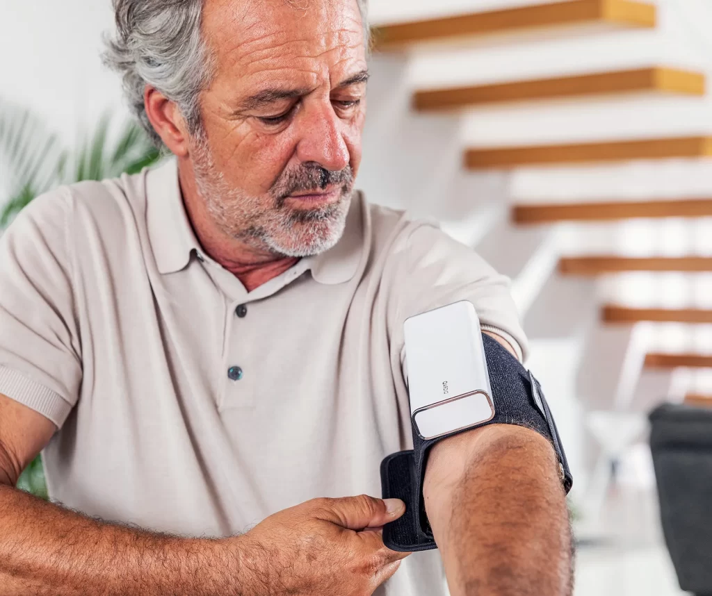 Man fitting QardioArm 2 to his arm